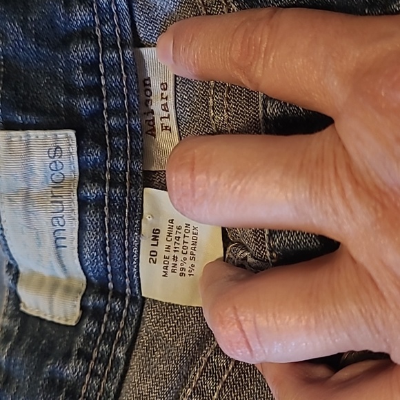 Addison Flare Maurices jeans size 20 long, inseam 32" - Picture 2 of 6